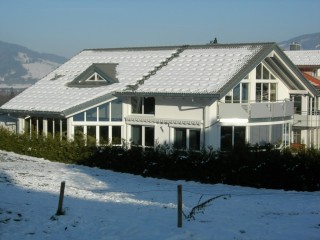 Einfamilienhaus-mit-Schwimmbad.jpg